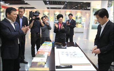 教育部副部长杜玉波要求学校四“坚持”