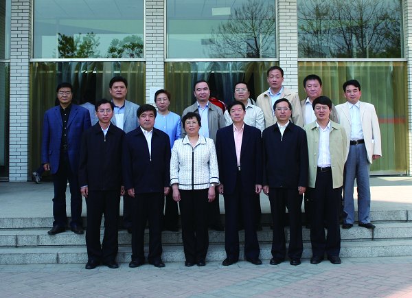 学校召开干部任免宣布大会