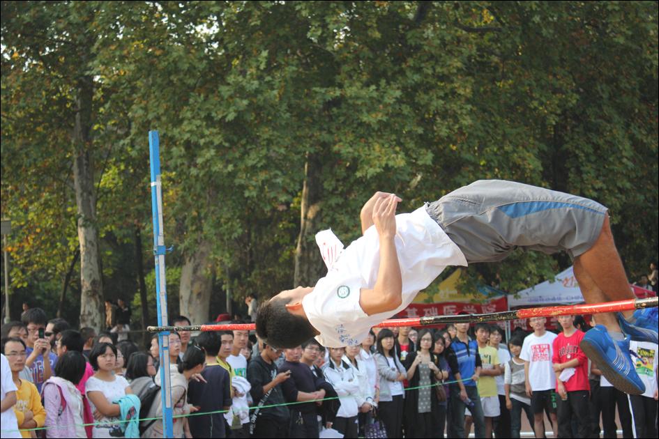 将武大的名字告诉世界