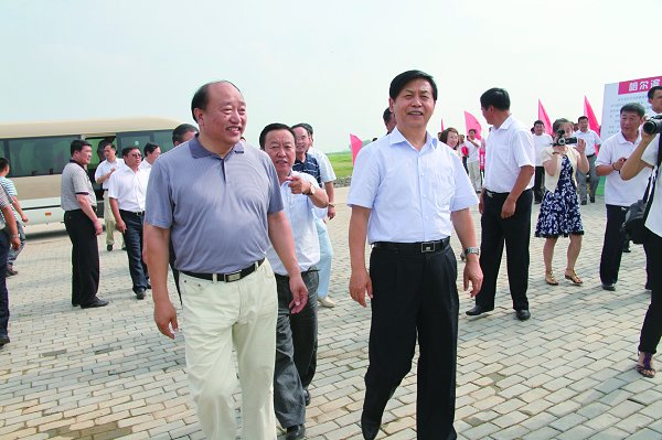 王宪魁省长在华德兰榆教科园视察指出：适应市场