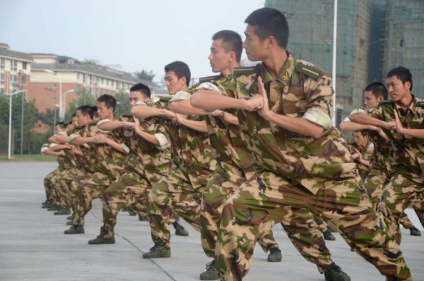 国防生：辛酸苦辣嘉年华