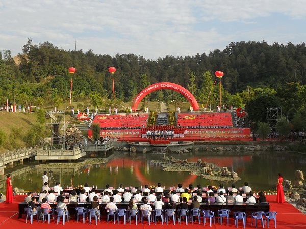 我校隆重举办庆祝建党九十周年红色歌咏大会