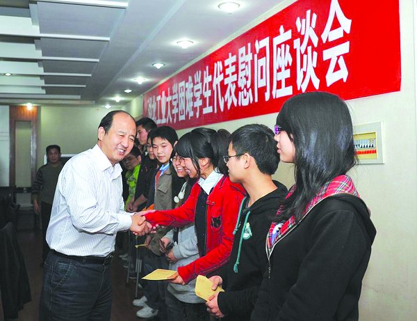 “两访两创”活动架起“连心桥”———写在我校