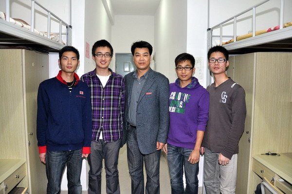 师生共建一家亲导师携我勤求索