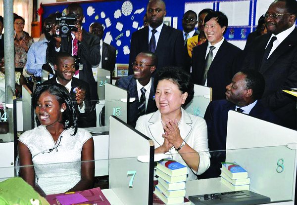 刘延东视察雅温得第二大学孔子学院