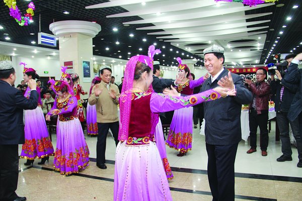 市领导与我校师生共度古尔邦节