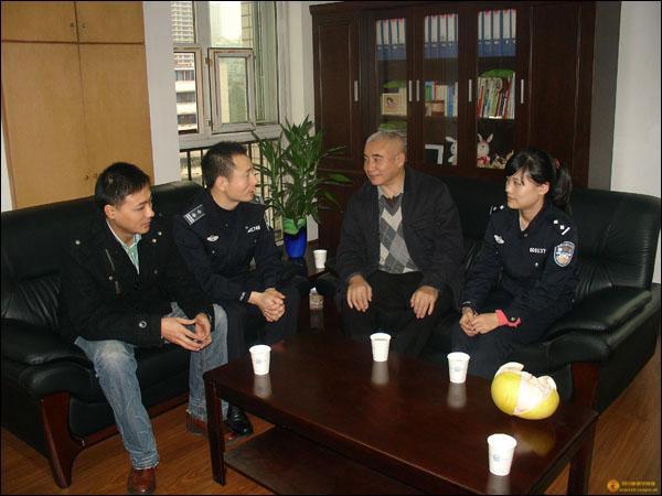 院长陈云华到成都看望挂职锻炼教师