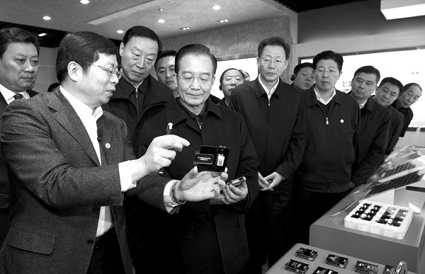 温家宝视察我校OLED产业化基地