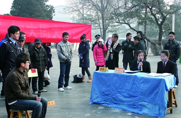 政法学院师生参加大同市法制宣传日活动