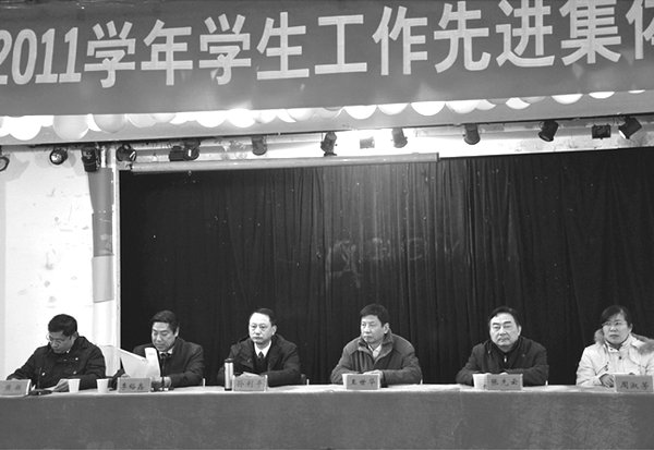 我院召开2010-2011学年学生先进集体、