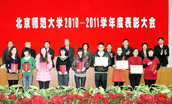 用最饱满的精神刻苦学习用最坚定的信心创造创业