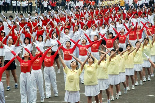 揚(yáng)奧運(yùn)精神展工商風(fēng)采我校第六屆田徑運(yùn)動會隆重