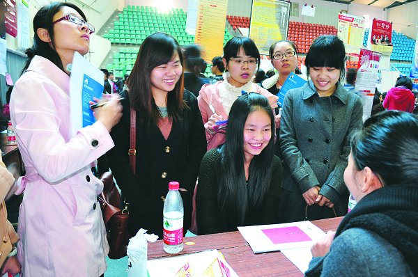 3500个岗位求贤若渴7000余学生跃跃欲试