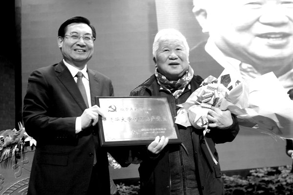 我校隆重举行吴良镛先进事迹报告会