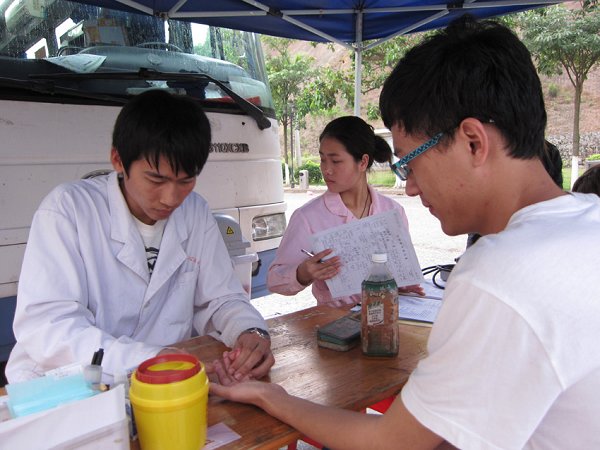 无偿献血奉献爱心-梧州学院《梧州学院报》