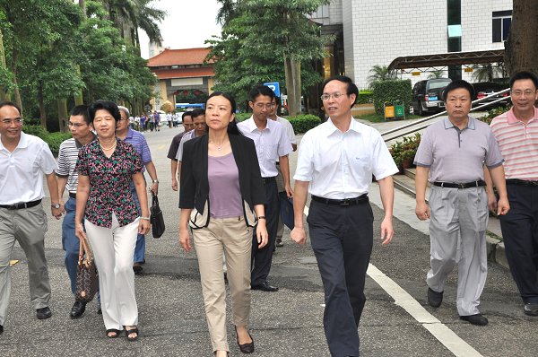 湛江市委常委卢瑜一行来校调研