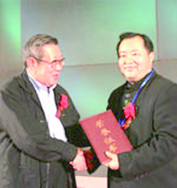 我院被评为“2006年度中国十大名牌民办大学