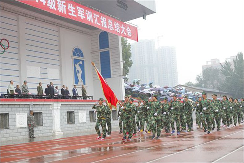 任务的4500多名同学表示祝贺,向大力支持科技大学军训工作的66080部队