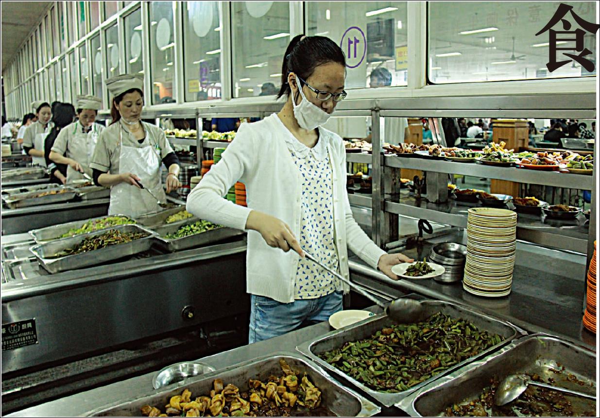 食堂大厨们忙碌的一天