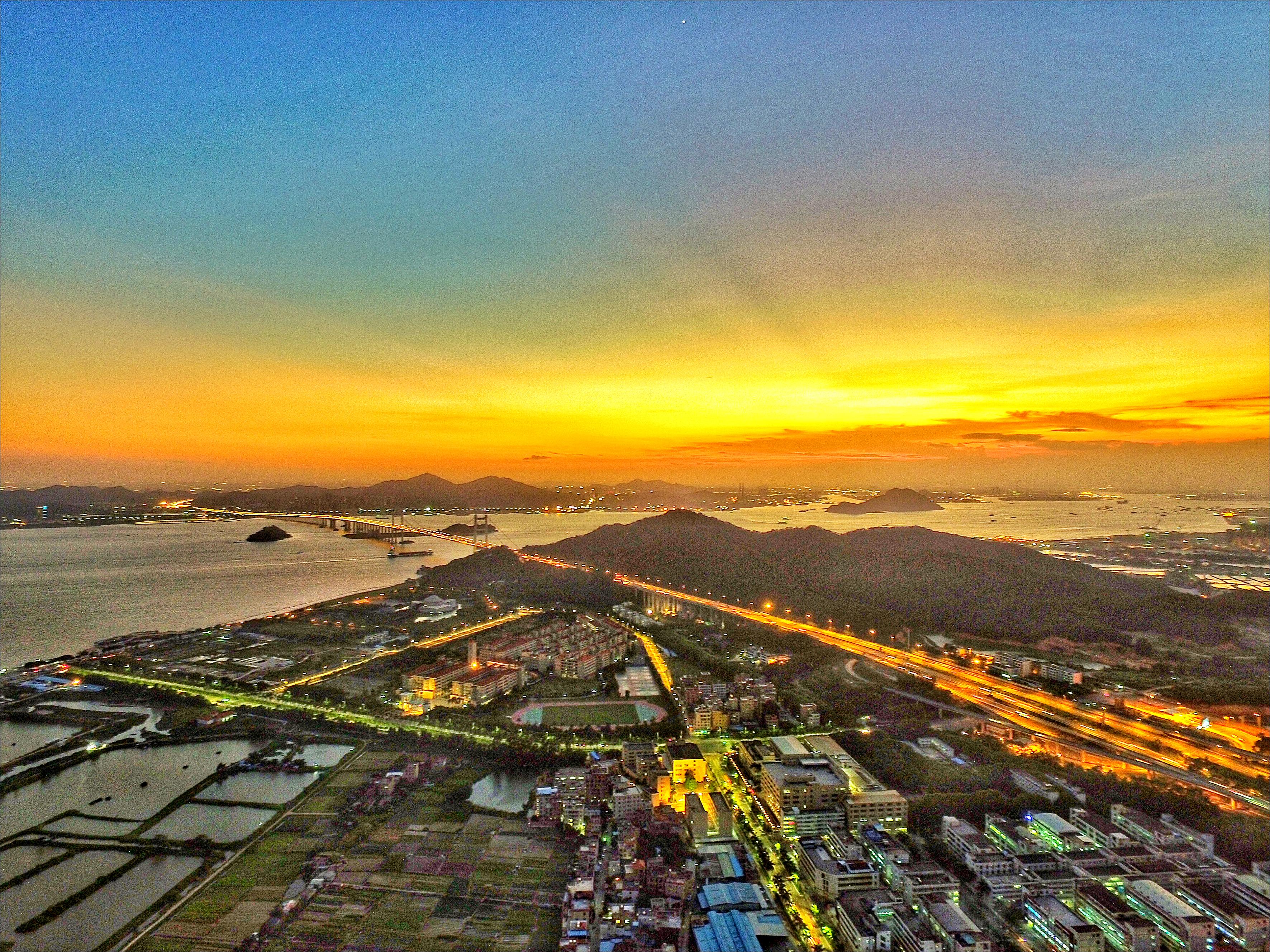 来自空中的视角 航拍-东莞理工学院城市学院校报电子