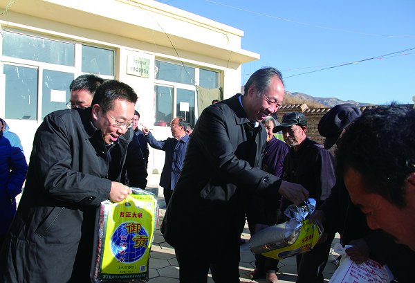 本报讯1月13日,数九寒天,阳高县罗文皂乡谢家庄村,十九墩村村委会