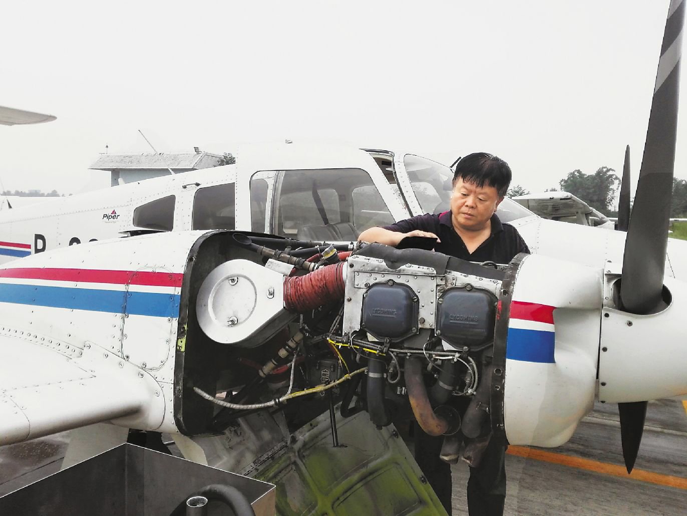 干一天机务修一天飞机