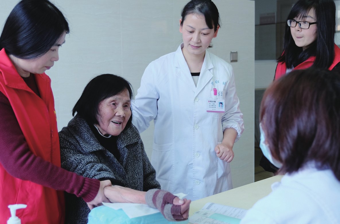 致敬最美女性守护她的健康感受仁爱之心