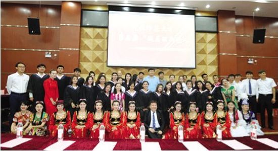 我校举办少数民族学生先进事迹报告会