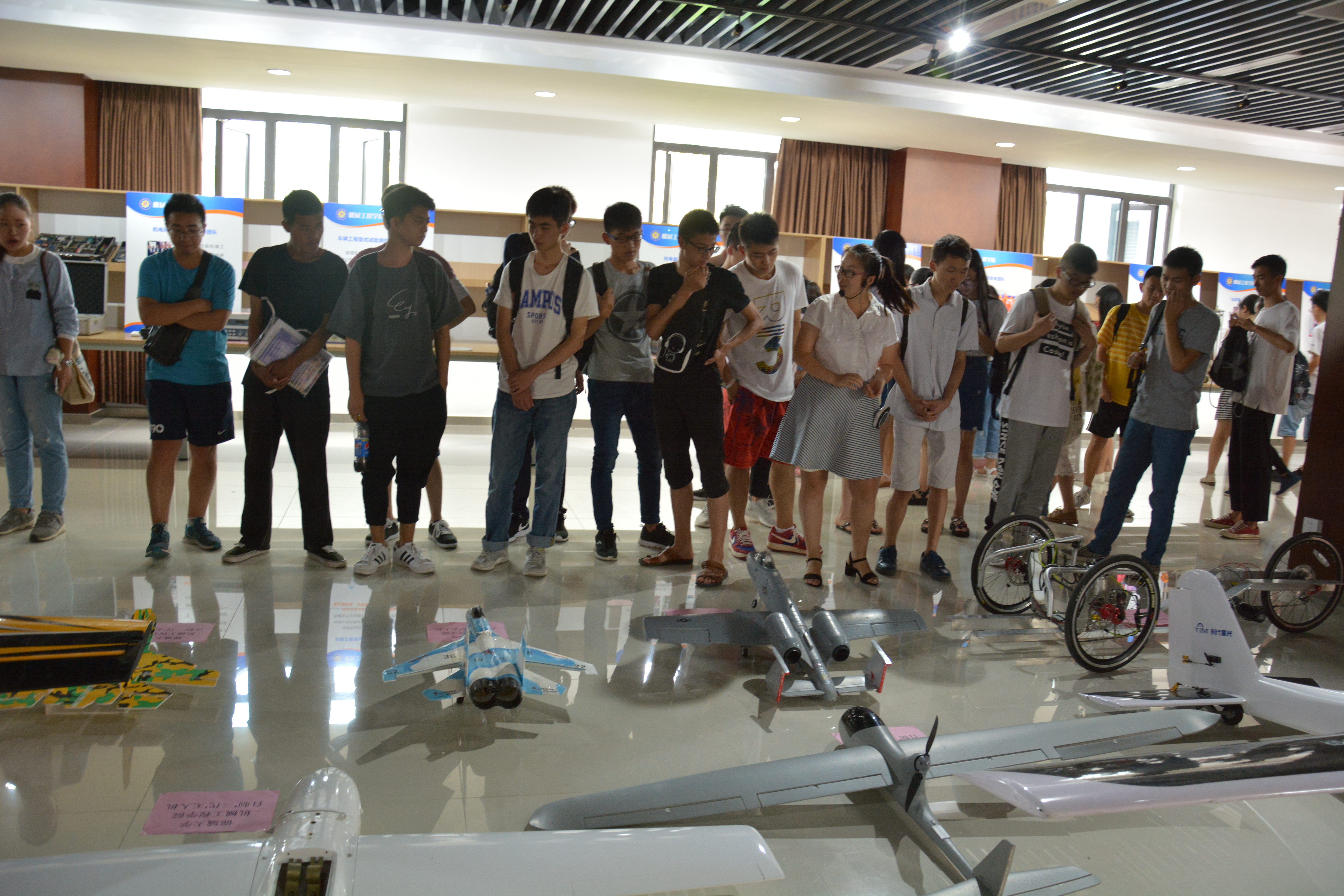 铭记我校“光辉的历程”共同创造新的辉煌