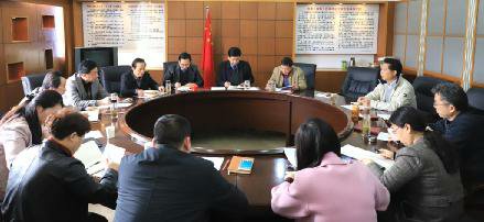 校党委中心组传达学习党的十九届二中、三中全会