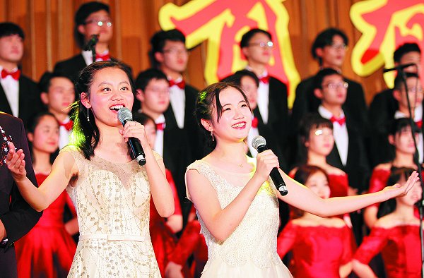 我校隆重举行五四评优表彰大会