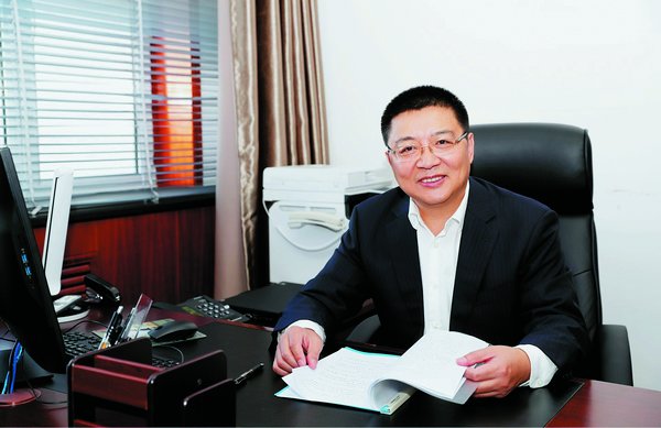 我校师生员工表示坚决拥护以习近平同志为核心的