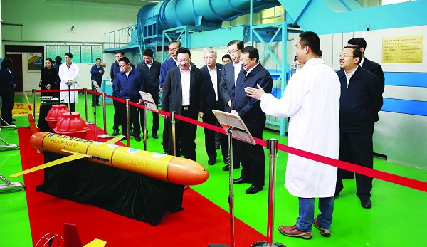 山东省省长龚正到中国海大调研