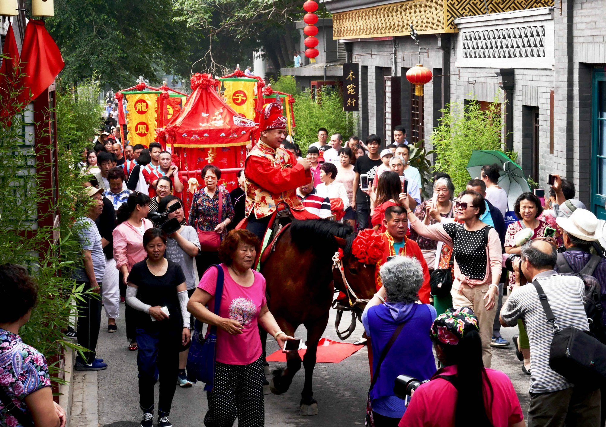 石景山区模式口京西古道上演传统婚礼