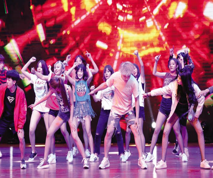 追艺十年铸梦扬帆