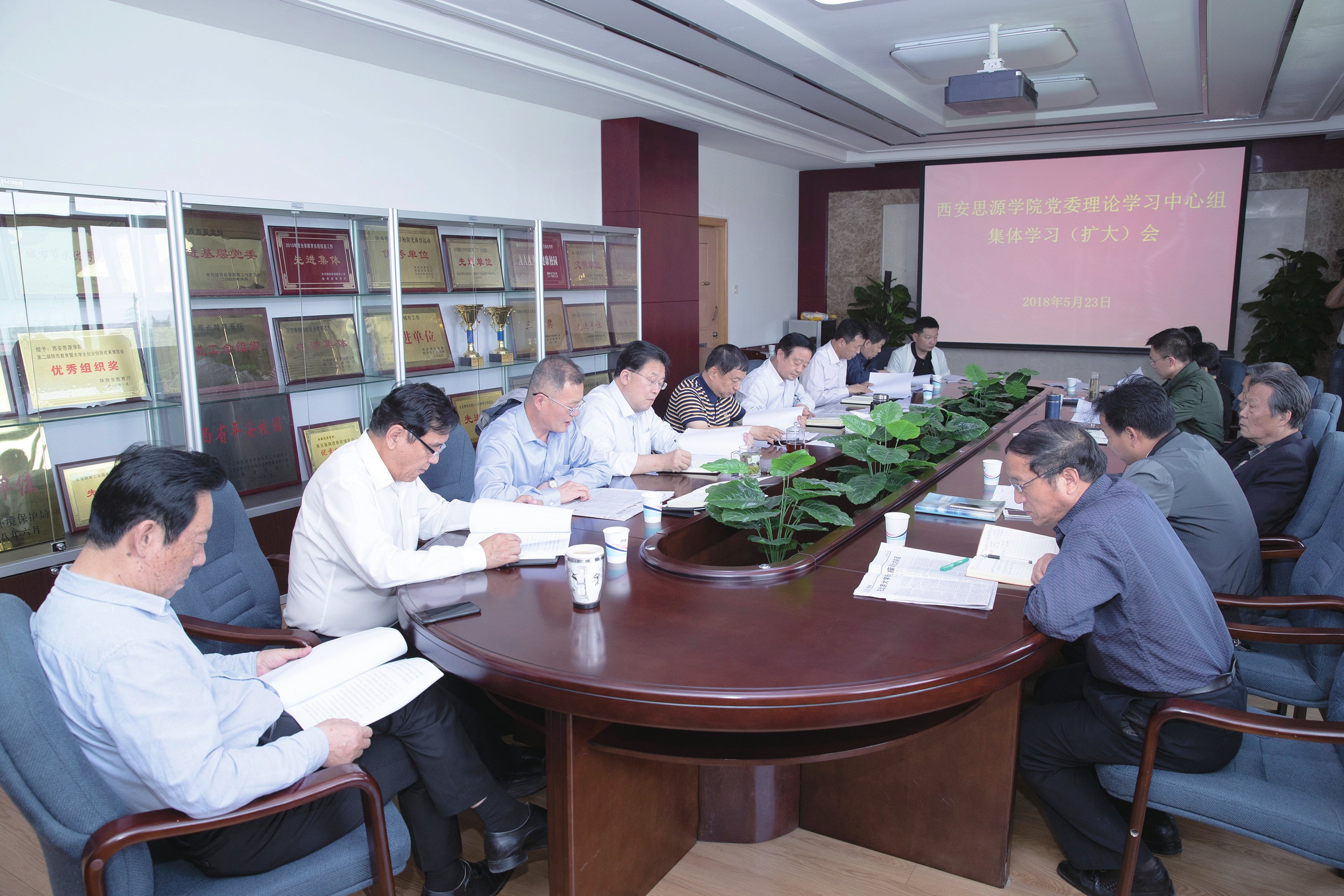 校党委理论学习中心组集体学习习近平总书记“五