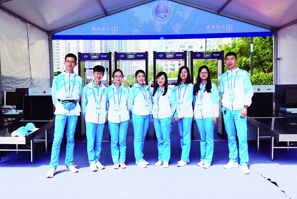 转身离开的背影