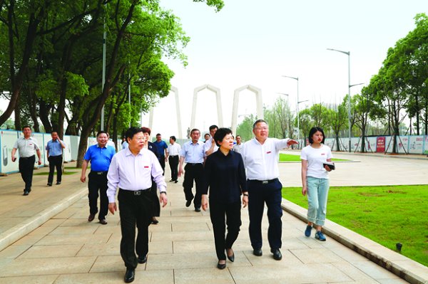 副省长吴桂英来校考察