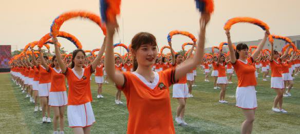 斗志昂扬奋力拼搏