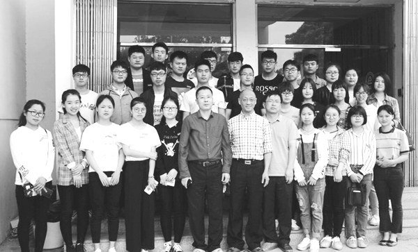 校党委书记黄路生院士与联系班级开展国家重点实