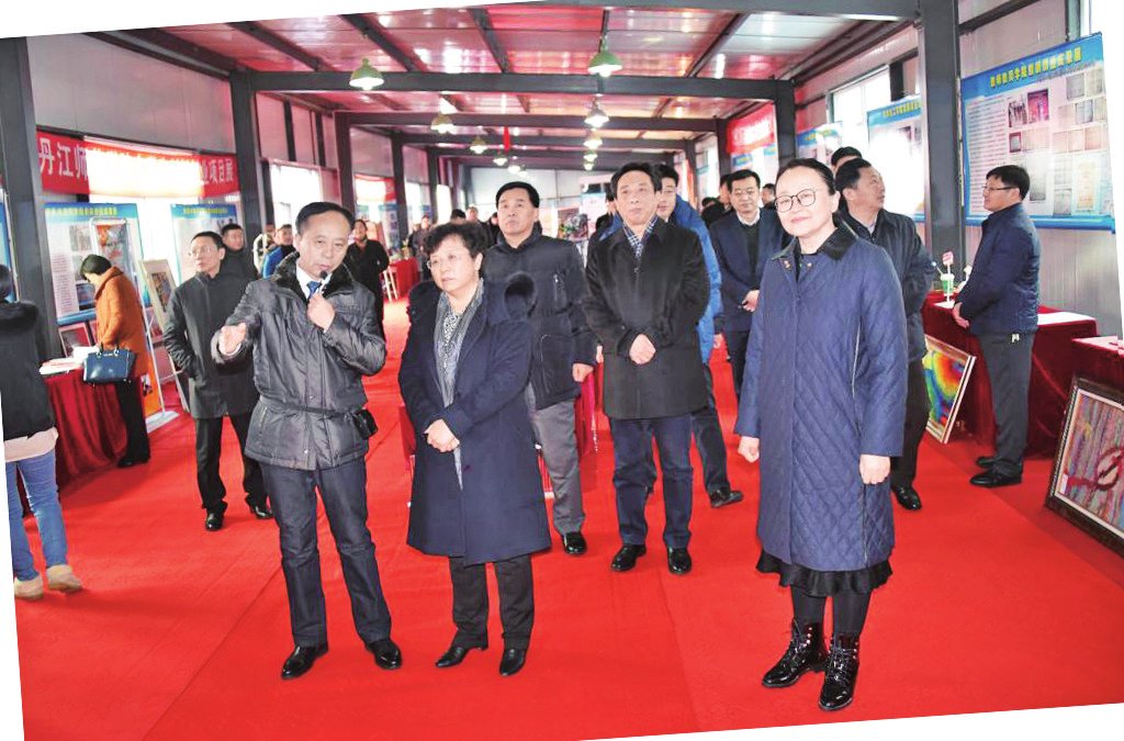 省委常委、副省长贾玉梅一行考察我校“壹街区”