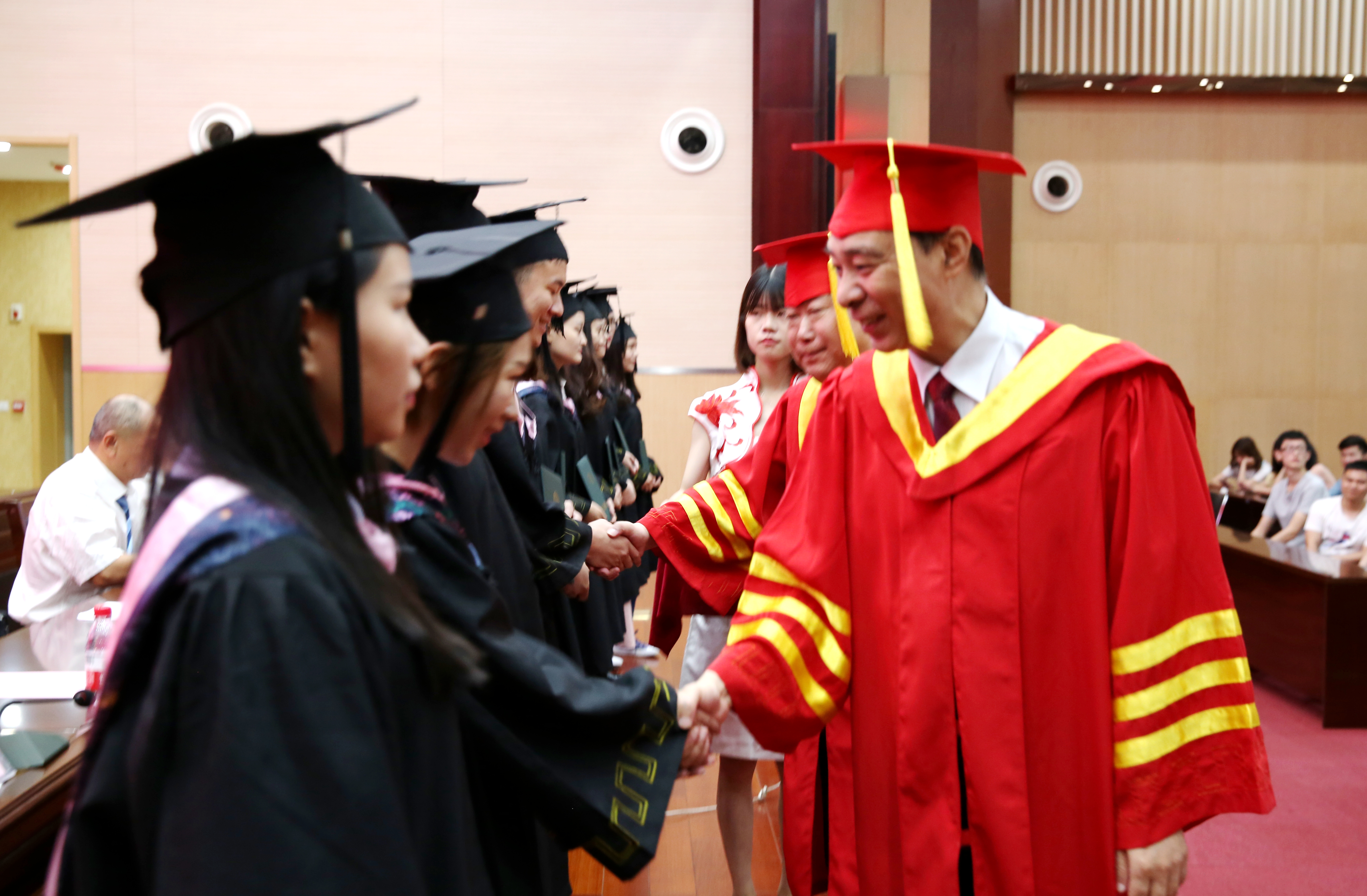 我院2018年毕业典礼隆重举行